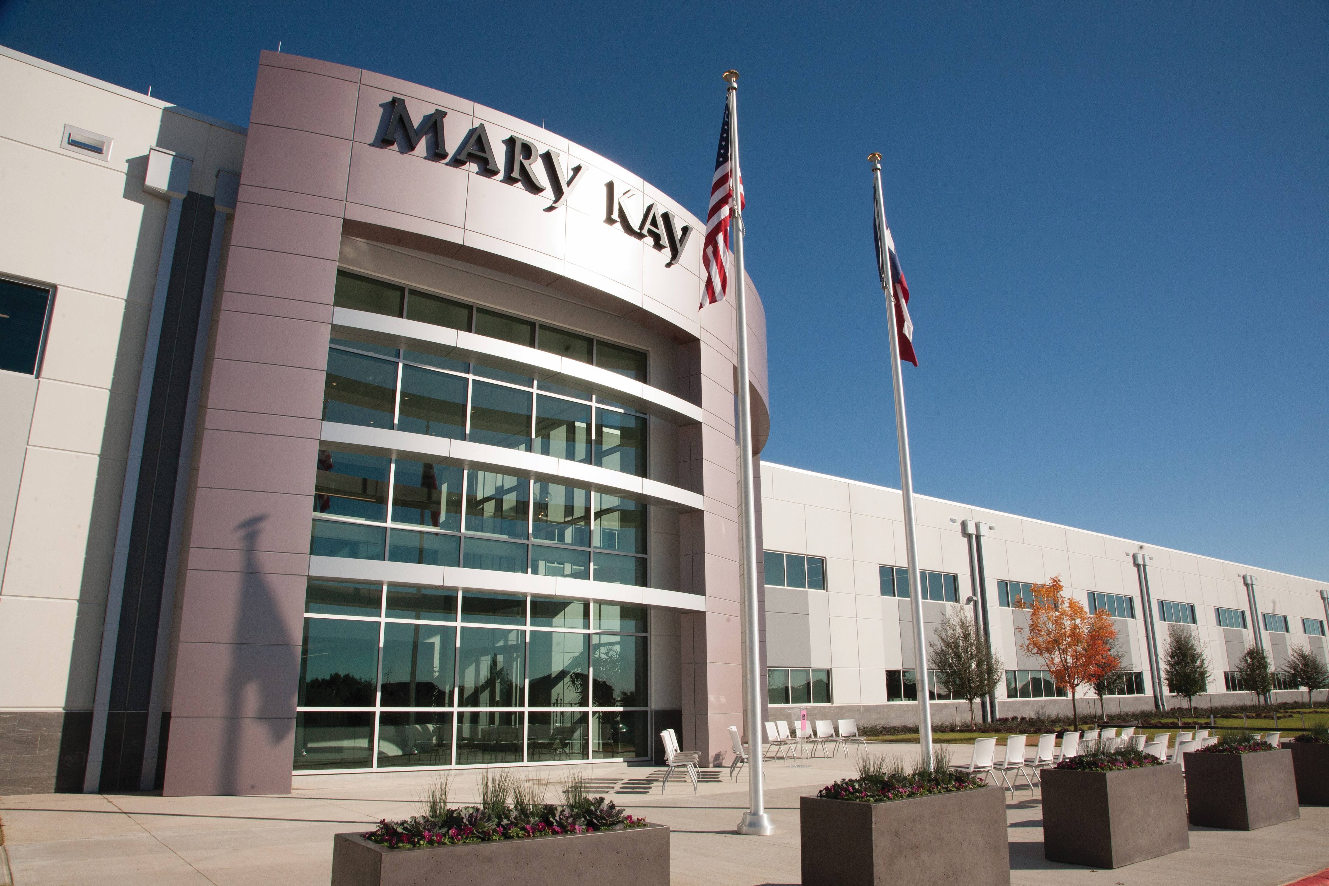 The Mary Kay Richard R. Rogers Manufacturing and Research & Development Center features 21 product packaging lines with a combined capacity of producing up to 1 million units per day. (Photo Courtesy: Mary Kay Inc.)