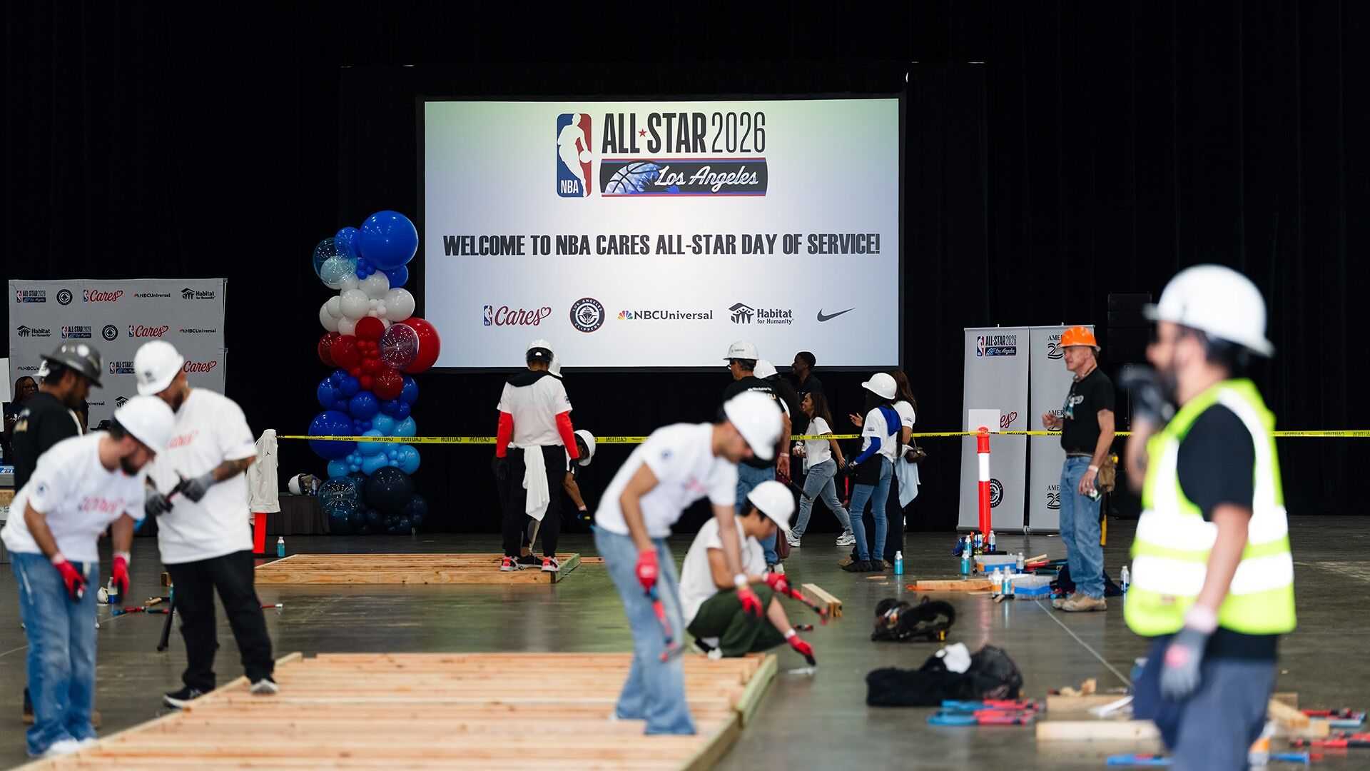 people volunteering together