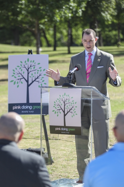 Crayton Webb, Vice President of Corporate Communications and Corporate Social Responsibility for Mary Kay Inc. speaks about the important role companies can and should play in protecting our environment for future generations as Mary Kay receives the Promise to the Earth Award from the Arbor Day Foundation.